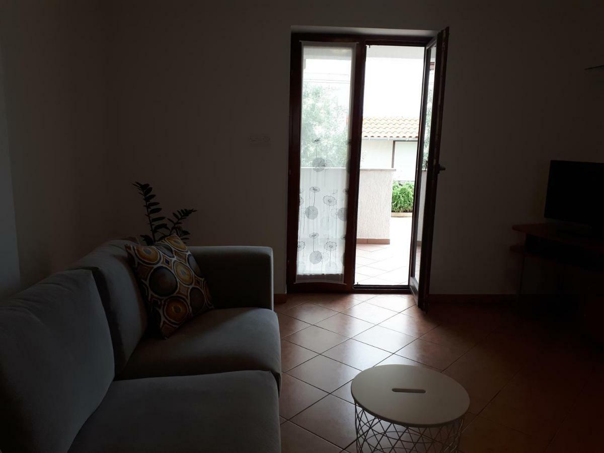 Apartment Lea Cres Esterno foto